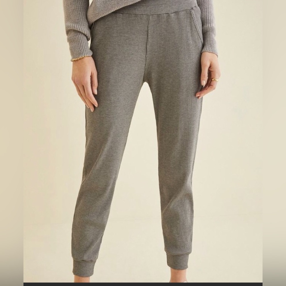 Amour Vert Skylar Paris Rib Joggers heather grey. Size XS
